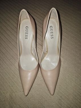 New GUESS Carrie Nude Pointed Heels Sz. 7.5